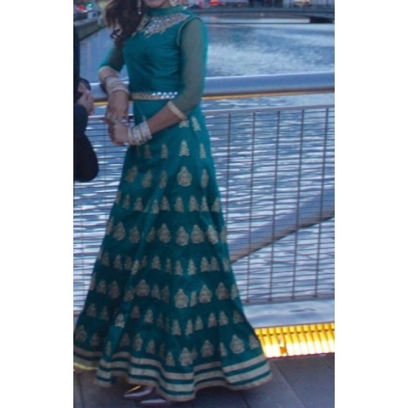 Emerald green gown style Indian outfit - Picture 6 of 6